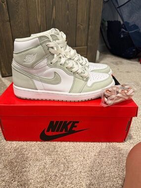 Nike Women's High-Top Sneakers in Light Green and White Seafoam